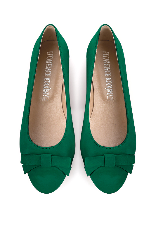 Emerald green women's ballet pumps, with low heels. Round toe. Flat block heels. Top view - Florence KOOIJMAN